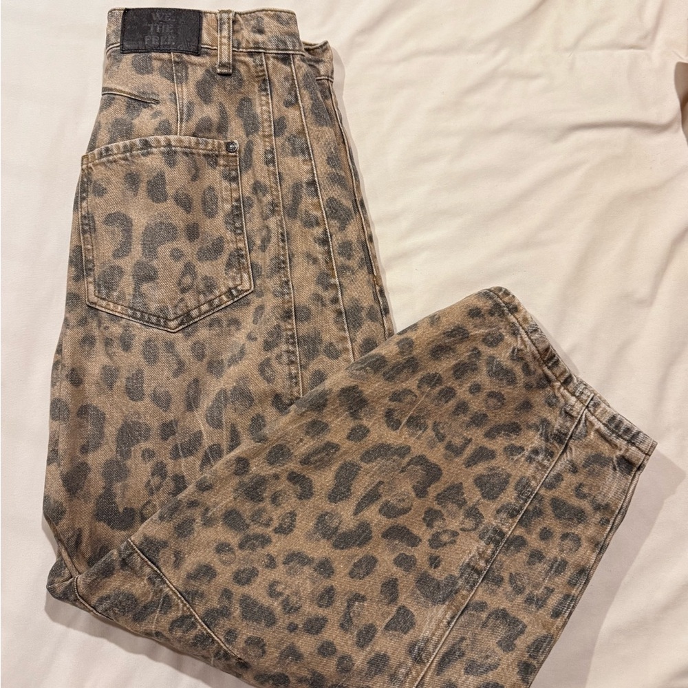 Free People good luck barrel jeans / cheetah print size 26